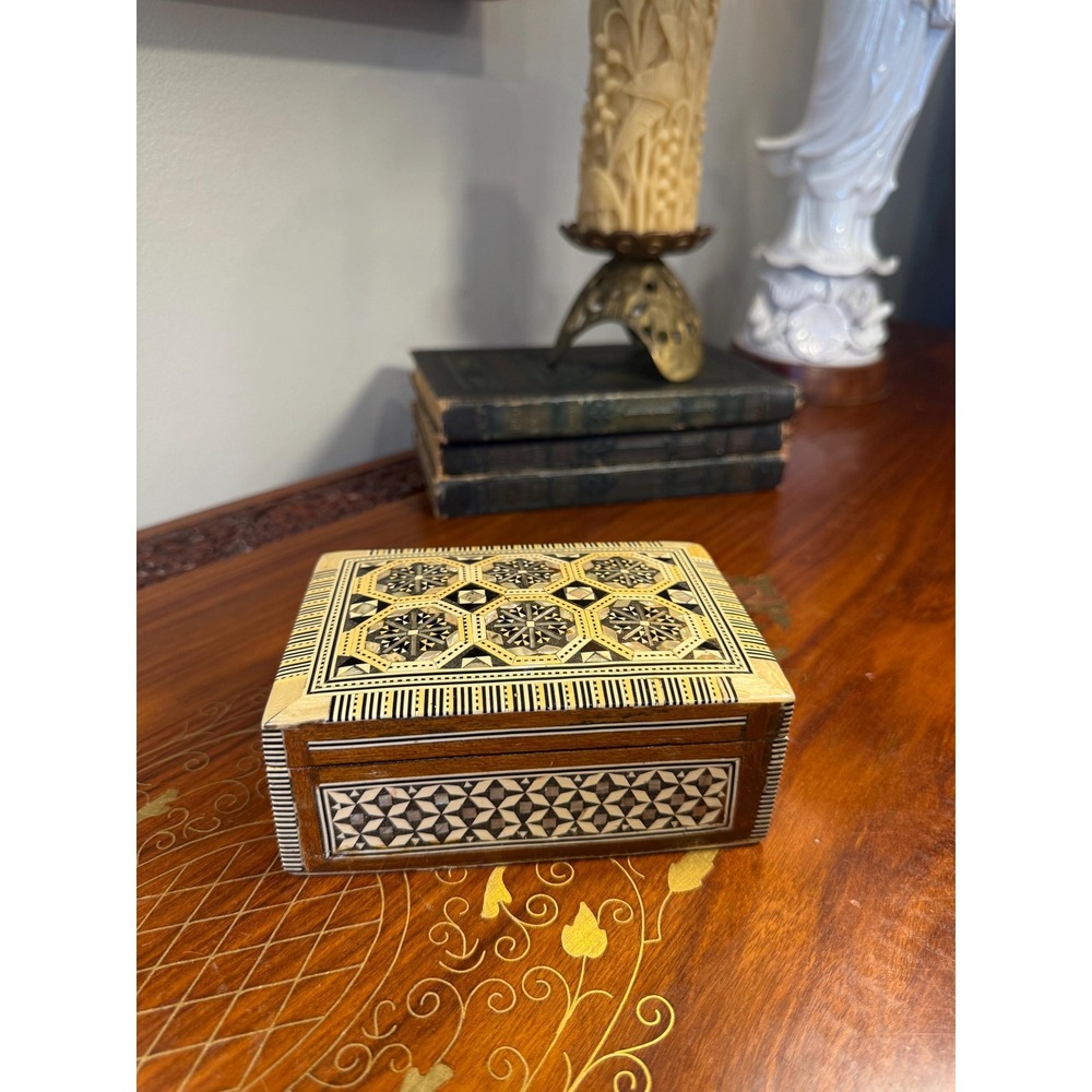 Vintage Marquetry Mother of Pearl‎ Box